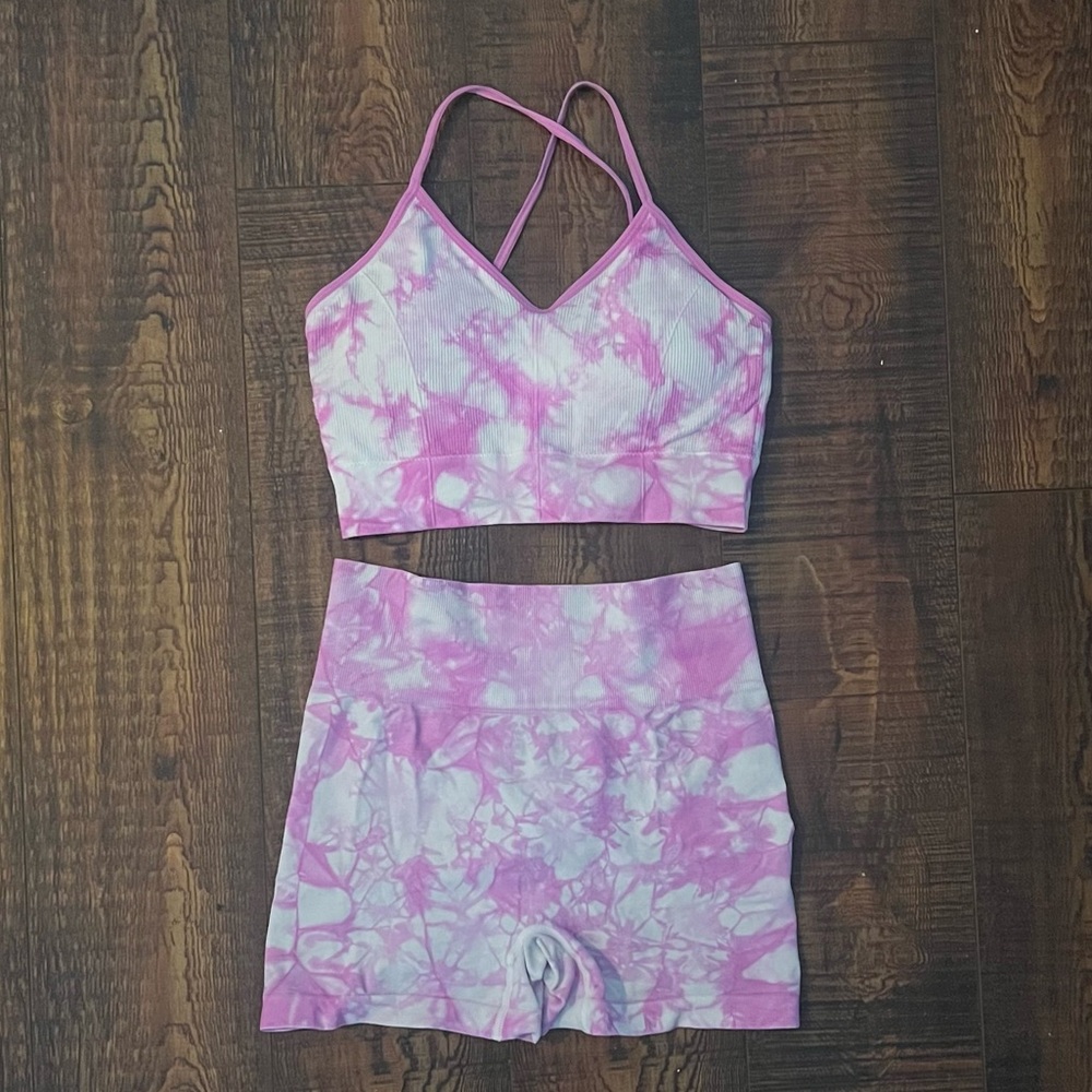Pink Tie dye activewear two pieces set.